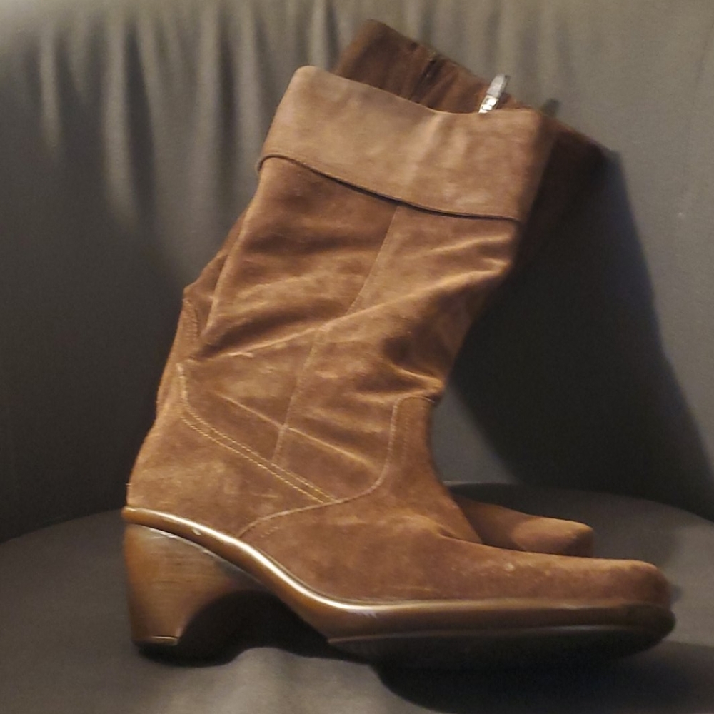 Brown boots